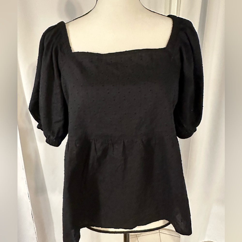 Old Navy black eyelet puff sleeve top
